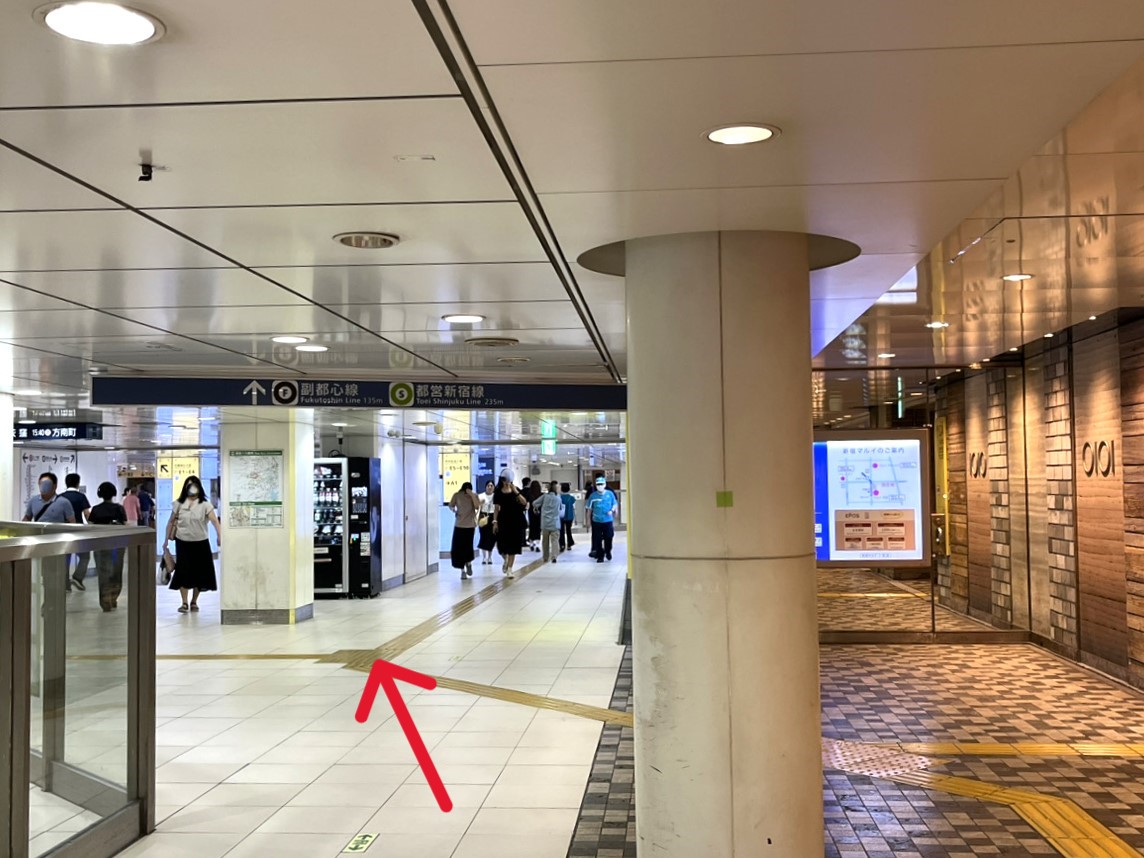 新宿三丁目駅構内