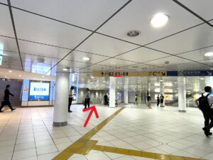 屋税理士事務所へのアクセス：新宿三丁目駅構内