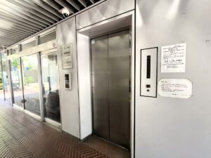 屋税理士事務所へのアクセス：新宿five1ビル2階が屋税理士事務所